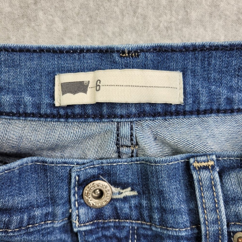 Womens Levis Capris Size 6 Blue Cuffed Stretch Cotton Straight Leg Mid Rise - Picture 12 of 15
